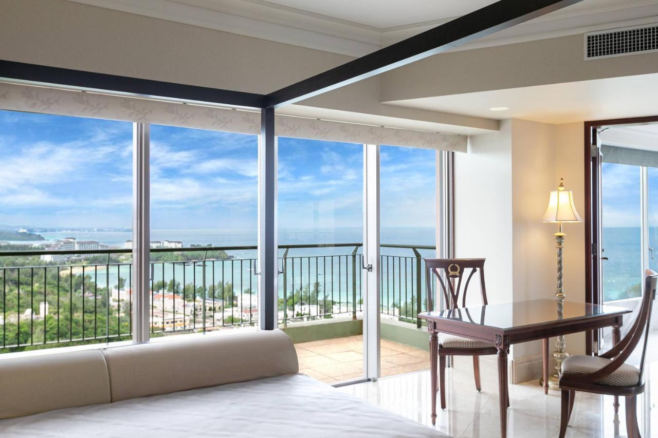 Oriental Hotel Okinawa Resort & Spa Наґо Екстер'єр фото A view of the ocean from a suite at the Hilton