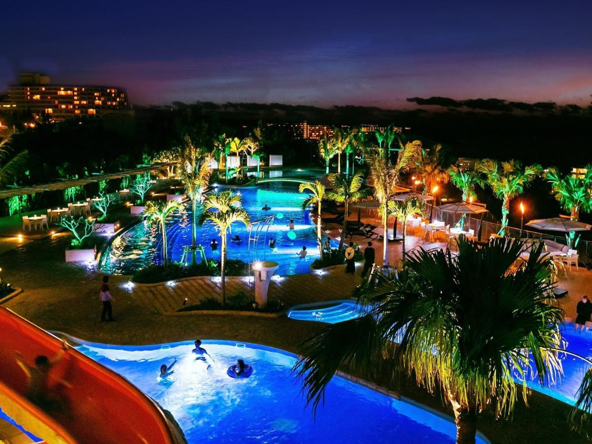 Oriental Hotel Okinawa Resort & Spa Наґо Екстер'єр фото The resort at night