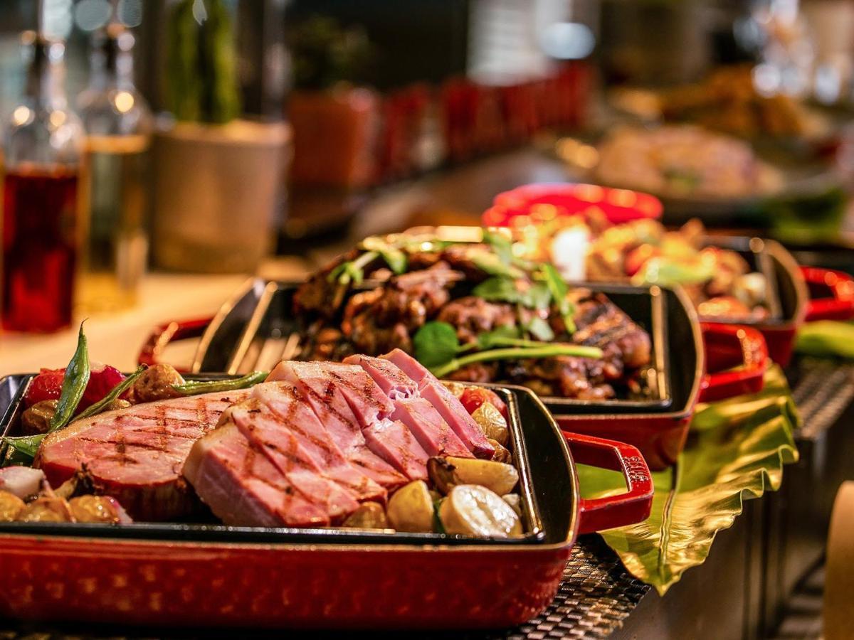 Oriental Hotel Okinawa Resort & Spa Наґо Екстер'єр фото A buffet at a hotel