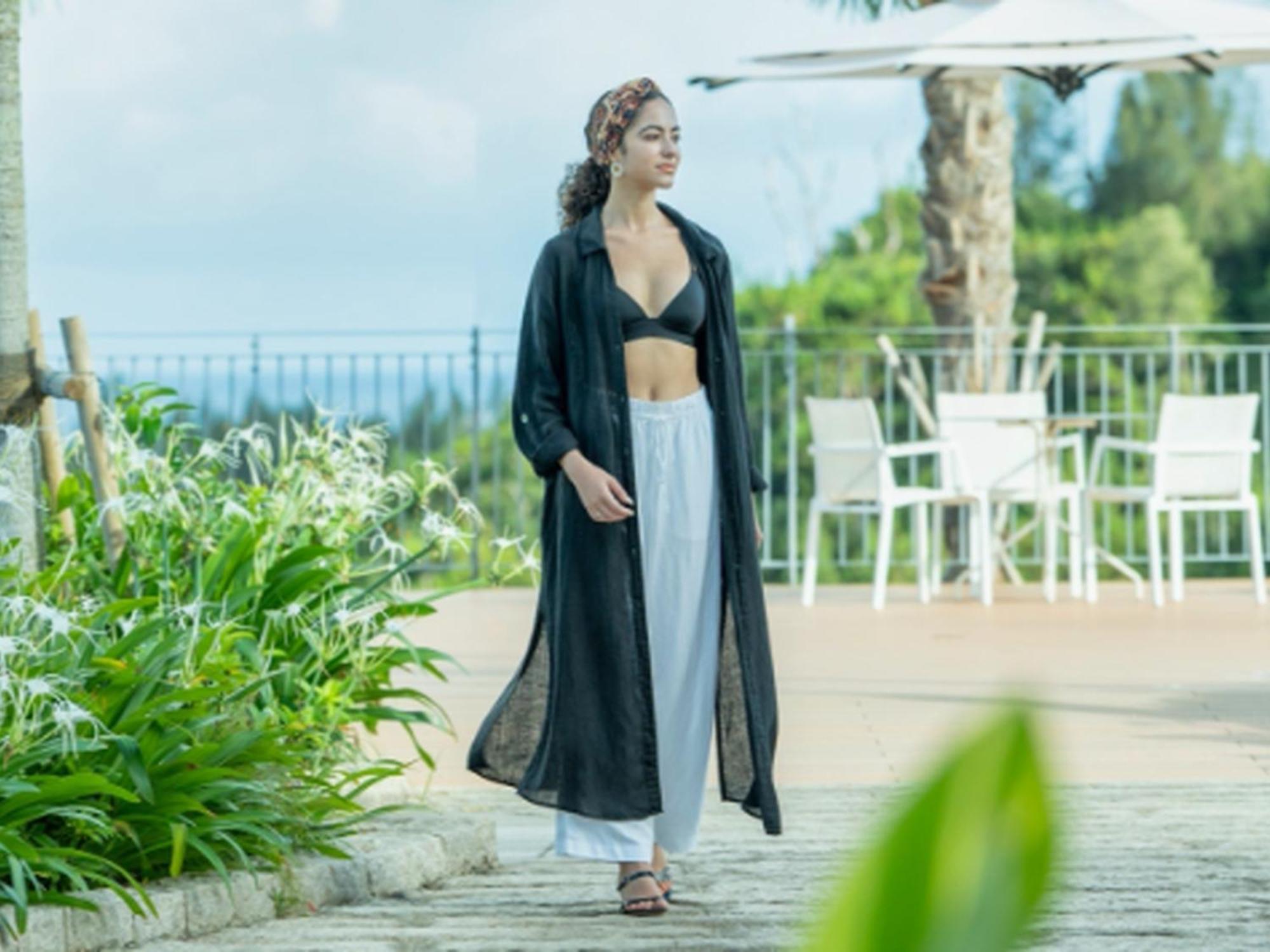 Oriental Hotel Okinawa Resort & Spa Наґо Екстер'єр фото A woman wearing a kaftan