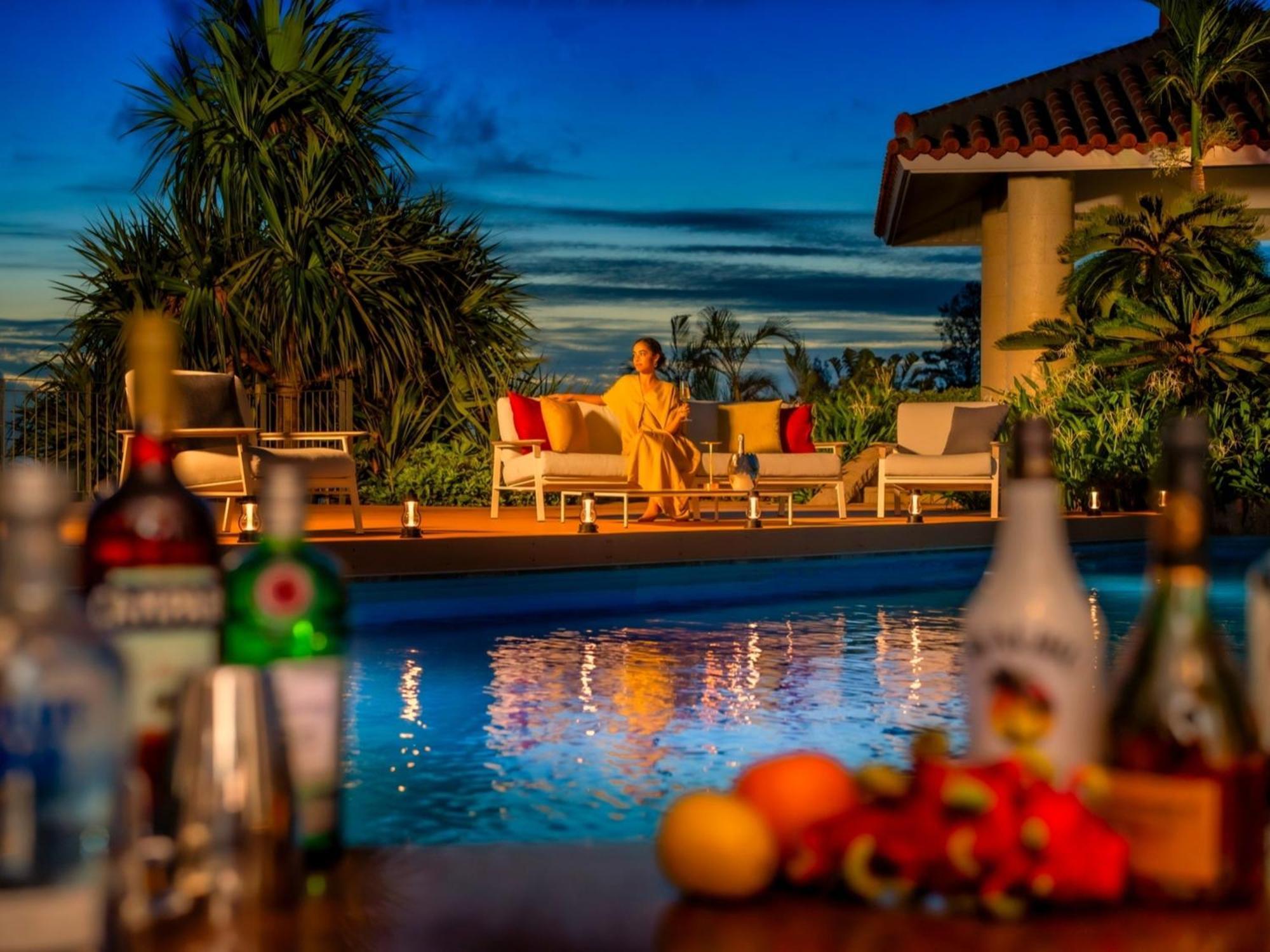 Oriental Hotel Okinawa Resort & Spa Наґо Екстер'єр фото The pool at the hotel