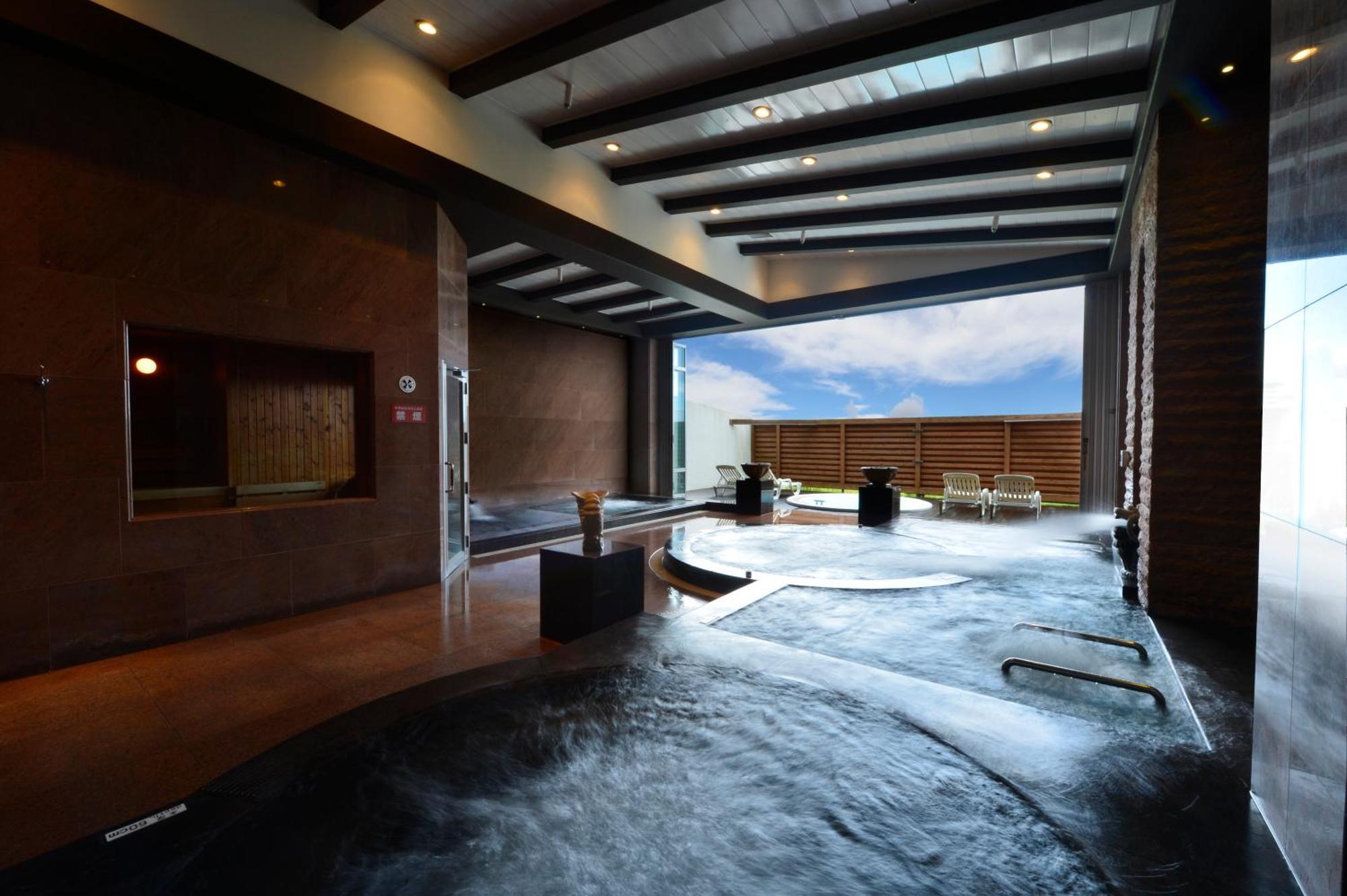 Oriental Hotel Okinawa Resort & Spa Наґо Екстер'єр фото A modern onsen in Tokyo